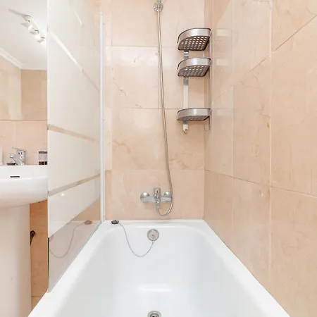 C9 Roomy Luminous 5 Bedroom In Town * Malaga