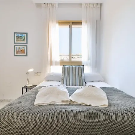 C9 Roomy Luminous 5 Bedroom In Town Apartment Malaga