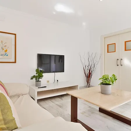 C9 Roomy Luminous 5 Bedroom In Town Malaga