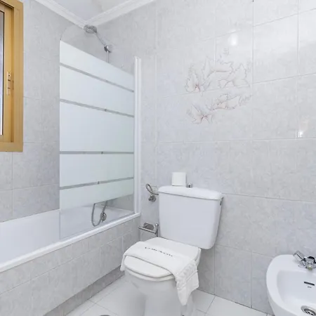C9 Roomy Luminous 5 Bedroom In Town *
