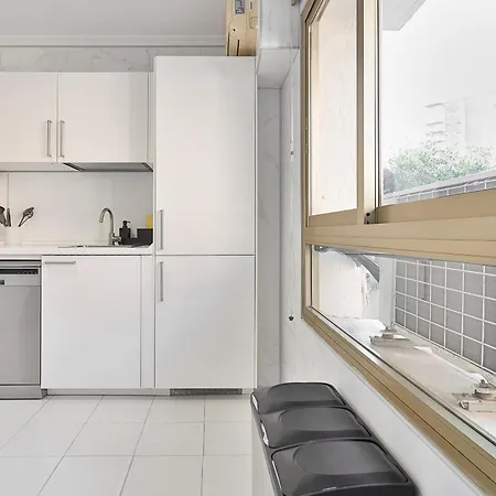 Apartment C9 Roomy Luminous 5 Bedroom In Town
